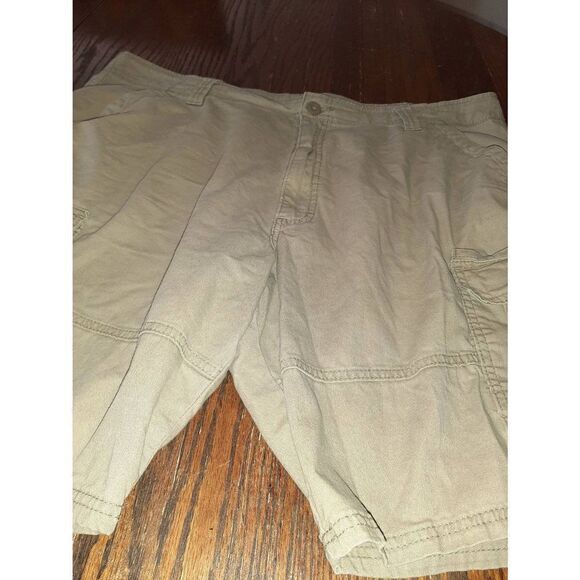 Mens Sz 40 Wrangler Relaxed Fit  Dark Khaki Tan Cargo Carpenter Shorts High Rise - Picture 3 of 4